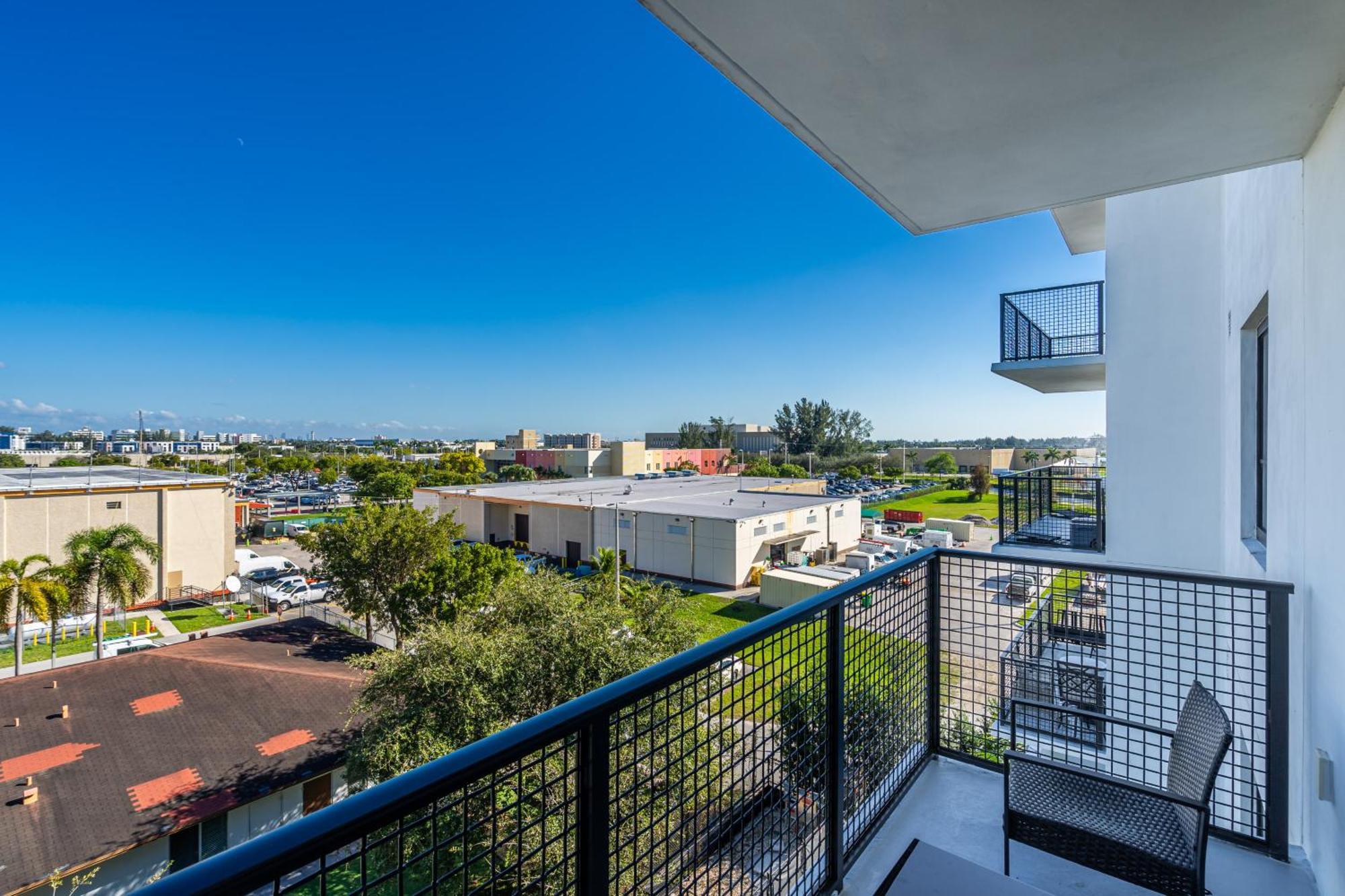 Amazing 2 Bedroom Unit In Doral Miami With Free Parking Hialeah Gardens Dış mekan fotoğraf