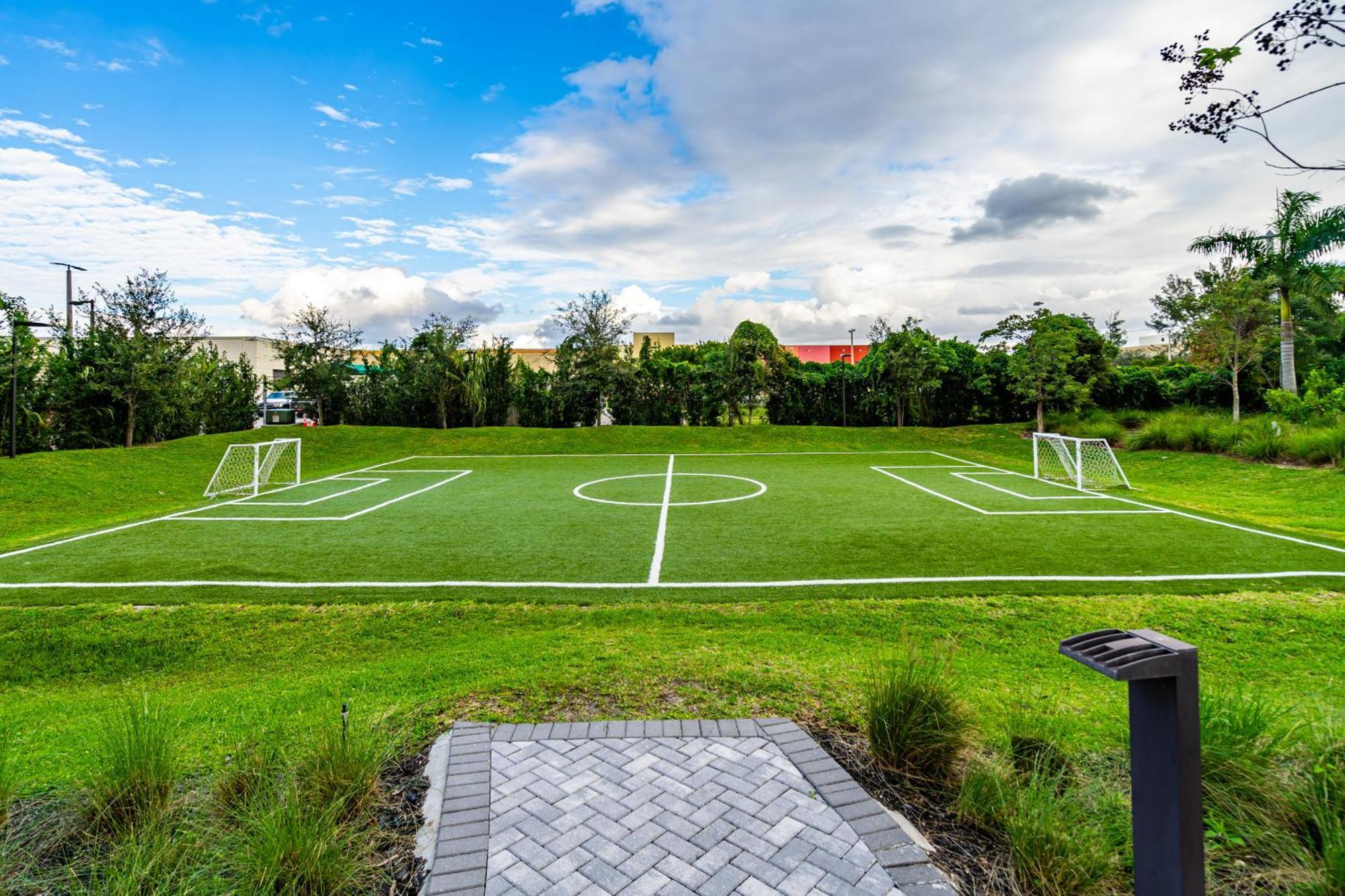 Amazing 2 Bedroom Unit In Doral Miami With Free Parking Hialeah Gardens Dış mekan fotoğraf