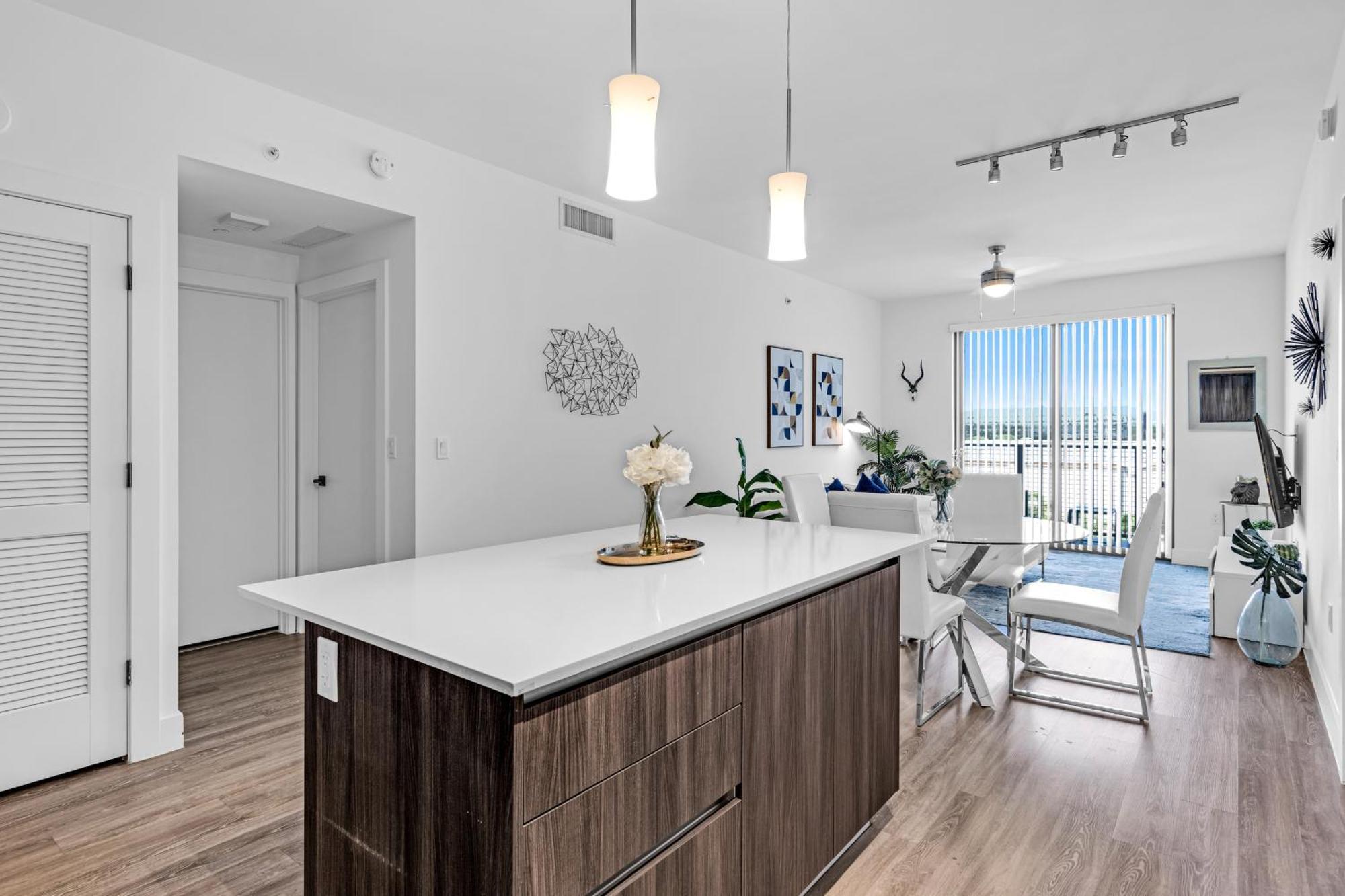 Amazing 2 Bedroom Unit In Doral Miami With Free Parking Hialeah Gardens Dış mekan fotoğraf