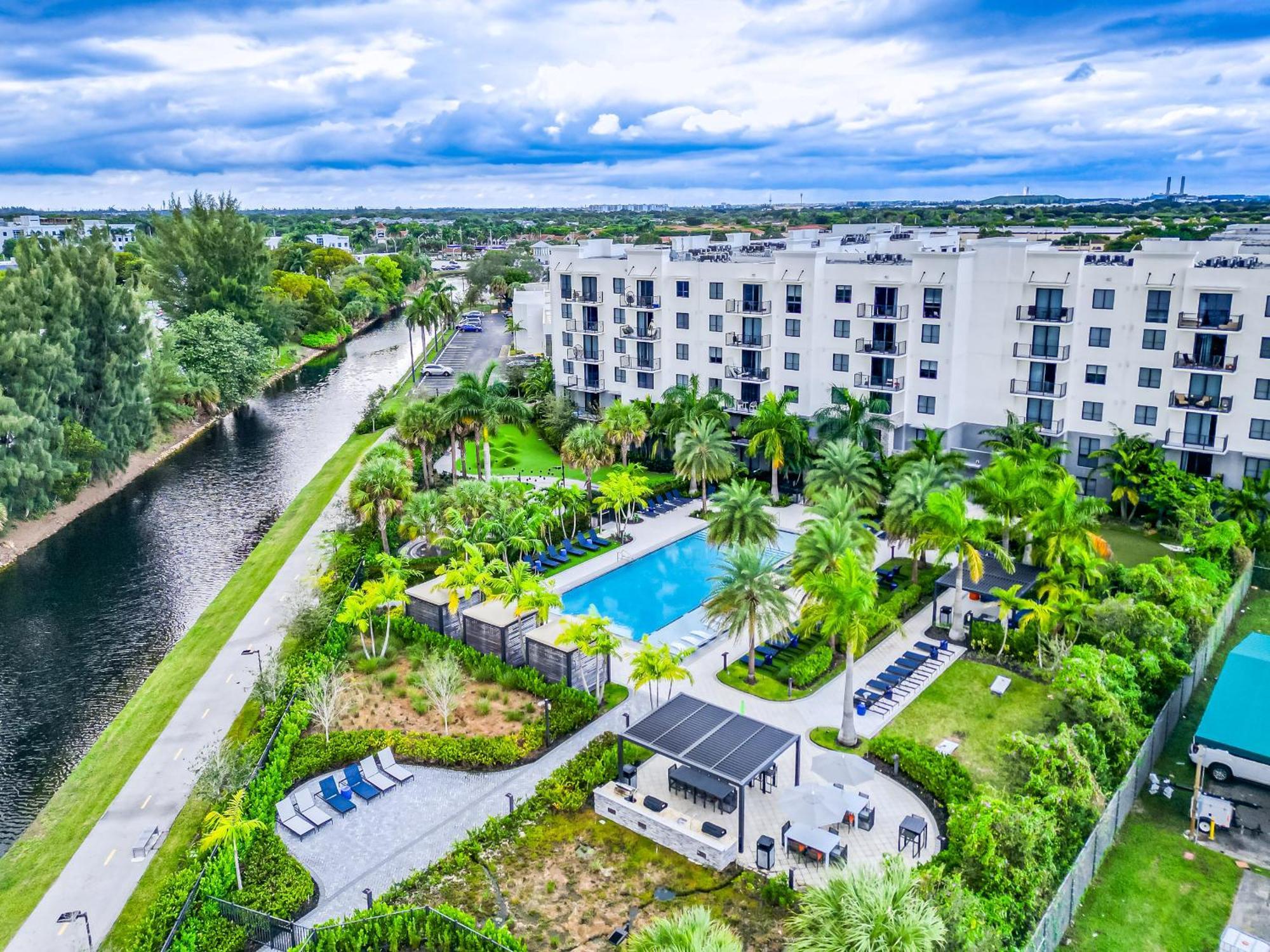 Amazing 2 Bedroom Unit In Doral Miami With Free Parking Hialeah Gardens Dış mekan fotoğraf